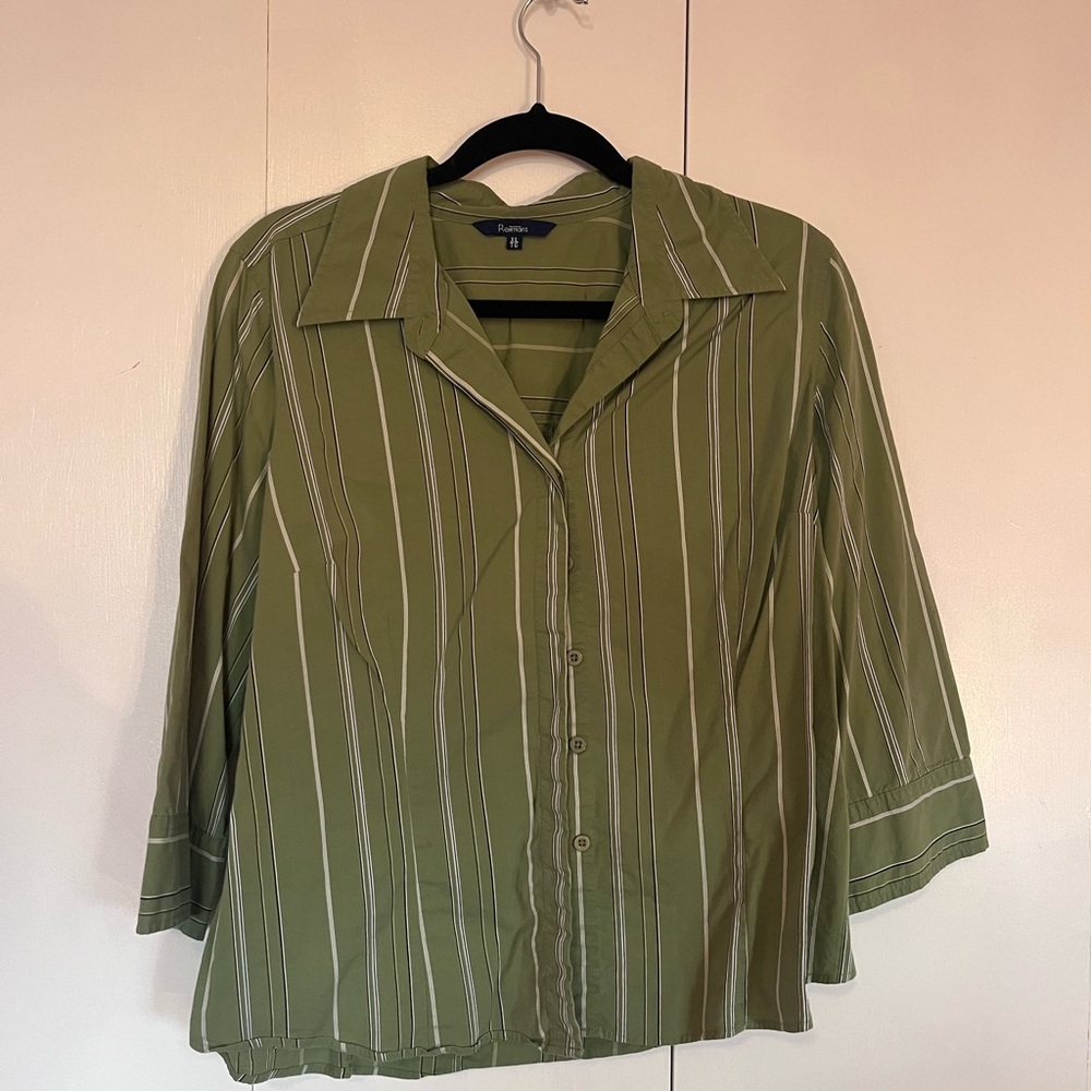 REITMANS green and white blouse